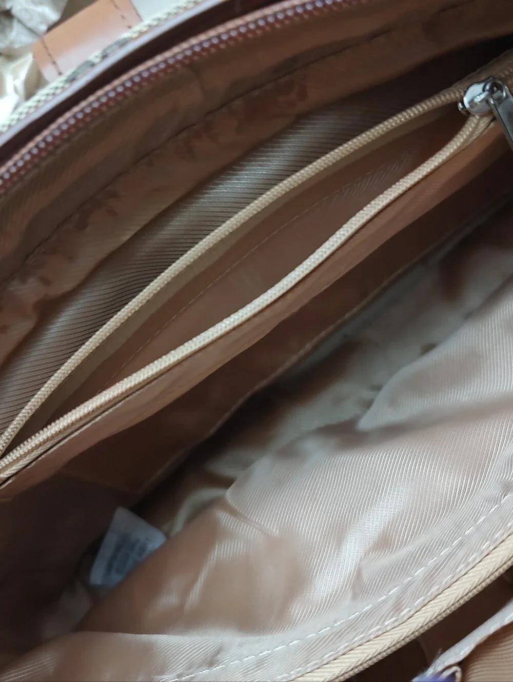 The Unbranded Brand stylish shoulder